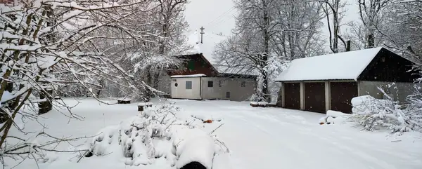 Das Haus heute im Schnee